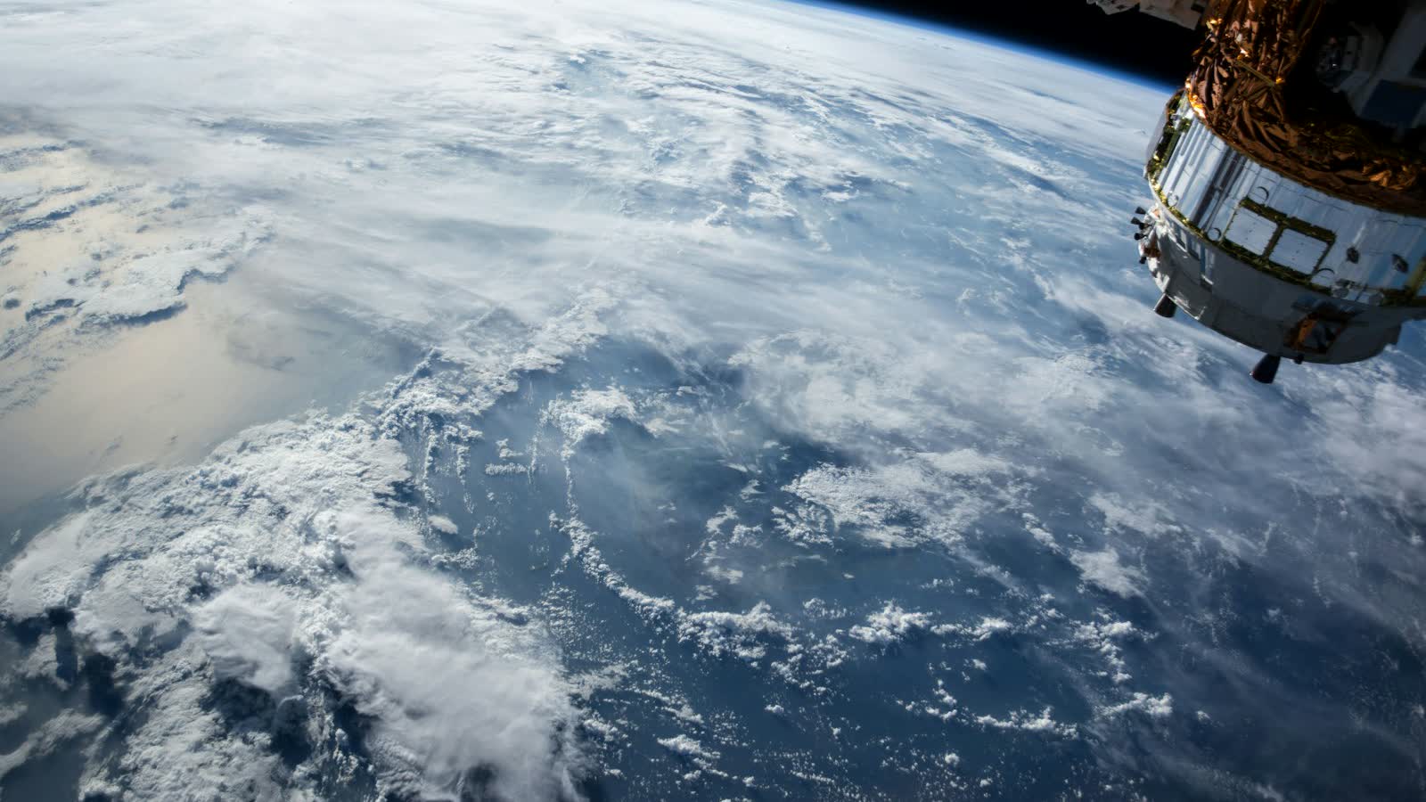Your ordinary phone is quietly becoming a satellite phone